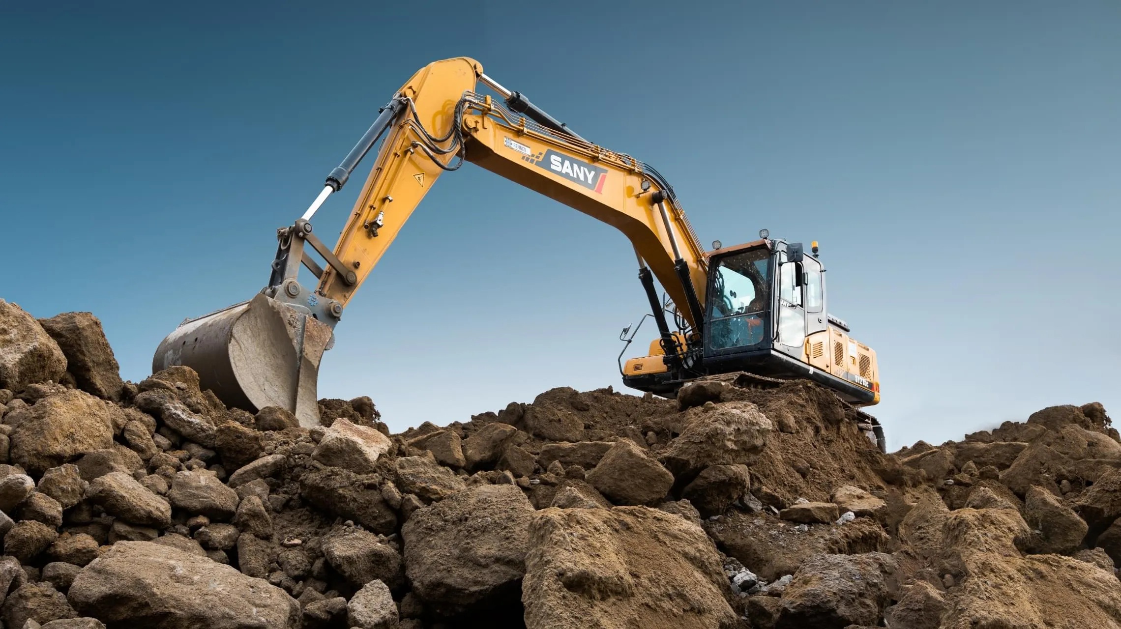 Excavator Evolution: Driving Construction Efficiency with Smart Machinery and Data-Driven Operations